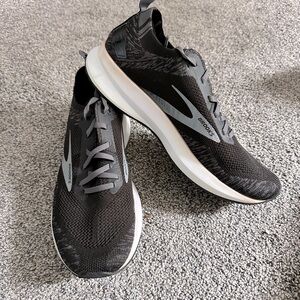 Brooks Men’s Levitate 4 Running Shoe - Size 10 - Pre-Loved
